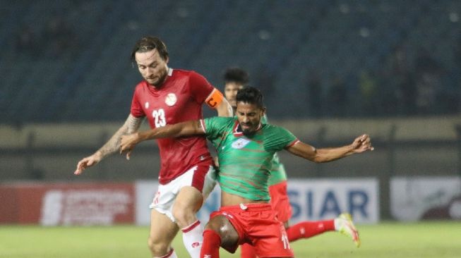 Pemain timnas Indonesia, Marc Klok ketika menghadapi Bangladesh dalam laga uji coba FIFA Matchday di Stadion Si Jalak Harupat, Bandung, Rabu (1/6/2022) malam WIB. [PSSI]