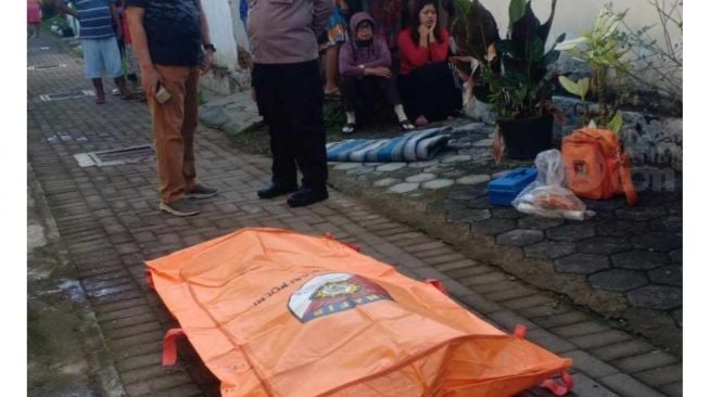 Pegawai RRI tewas mengenaskan dengan banyak luka tusuk [Foto: Beritajatim]