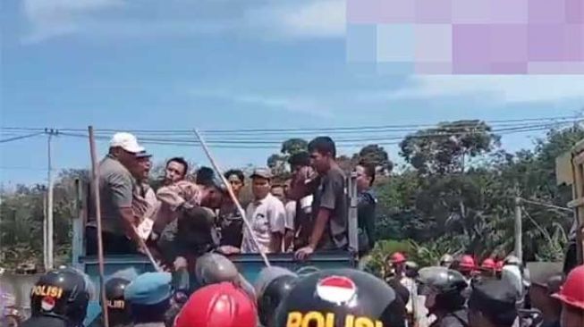 Penjelasan Polres Rokan Hulu soal Polisi Baret Biru Lempar Pria dari Atas Bak Truk