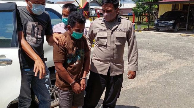 Bejat! Paman Tiri di Gunung Tabur Ini Tega Setubuhi Keponakan saat Sedang Tidur Lelap