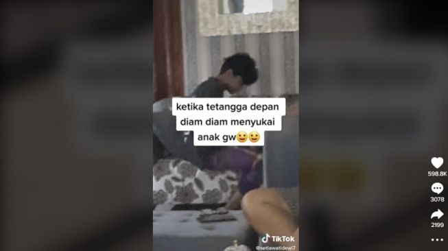 Kejutan manis dari tetangga. [TikTok]