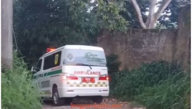 Ambulance yang diduga ugal-ugalan sampai membahayakan pengendara lain (Instagram/ @bogordailynew).