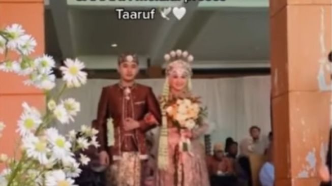 Perempuan ini jadi pengantin setelah datang ke nikahan teman (Instagram/ @kisahsemangat).