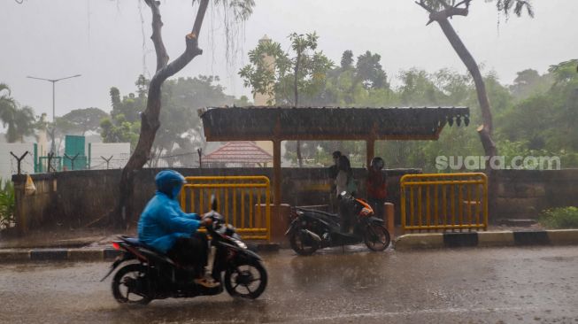Prakiraan Cuaca Jakarta Minggu 26 Juni: Siang Sebagian Besar Wilayah DKI Hujan
