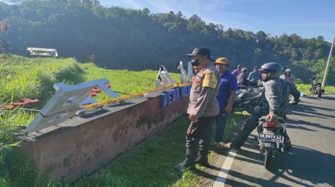 Ada Botol Miras di Lokasi Perusakan Tulisan Desa Adat Batusesa