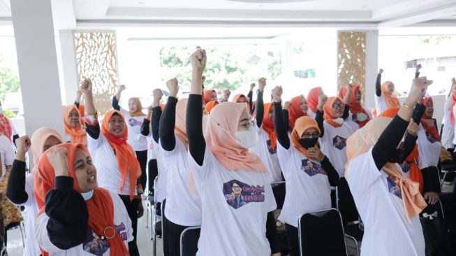 Wujudkan Ekonomi Masyarakat Berbasis Lokal, Emak-emak Gelar Pelatihan Sate Bandeng Khas Cilegon