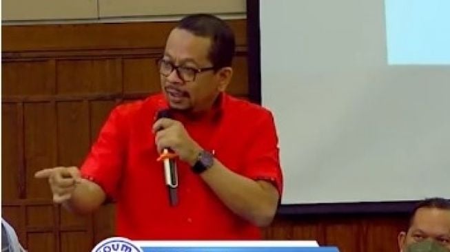 Tangkapan layar video Pengamat Politik M Qodari mengkhawatirkan pilpres 2024 akan membuat masyarakat kembali terpecah. [TikTok]