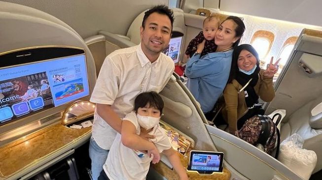 Potret Mbak Lala Liburan Bareng RANS di Eropa. (Instagram/raffinagita1717)