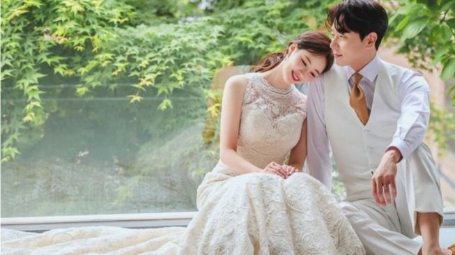 3 Potret Mesra Andy Shinhwa dan Lee Eun Joo saat Foto Pre-Wedding, Couple Goals!