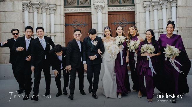 Pernikahan Eva Celia dan Demas Narawangsa. [Instagram Bridestory]