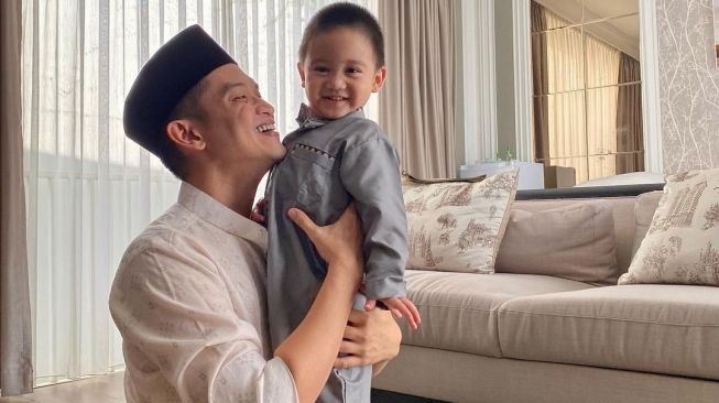 Foto Bareng Buah Hati di Tengah Kasus Tuduhan Telantarkan Anak, Rezky Aditya Banjir Dukungan