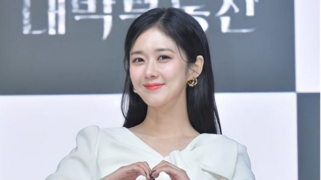 Jang Nara Umumkan Pernikahan dengan Lelaki Non Seleb