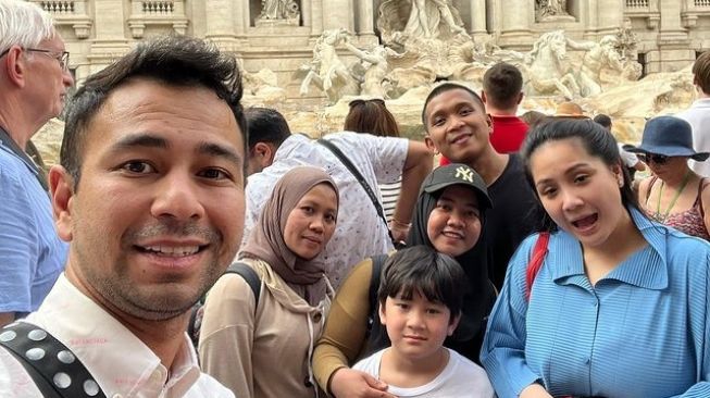 Potret Mbak Lala Liburan Bareng RANS di Eropa. (Instagram/raffinagita1717)