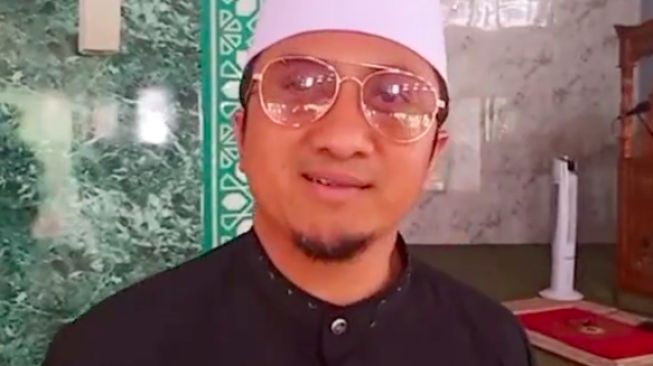 Ustaz Yusuf Mansur Diserbu Netizen, Salat Gaib untuk Anak Ridwan Kamil