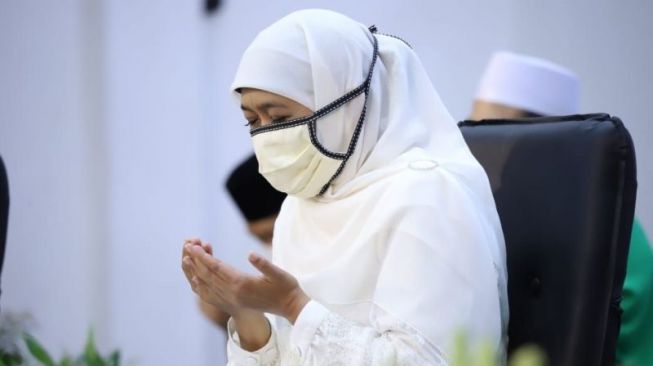 Survei Poltracking Elektabilitas Khofifah Tetap Terkuat di Pilgub Jatim 2024, Tapi Dipepet Risma