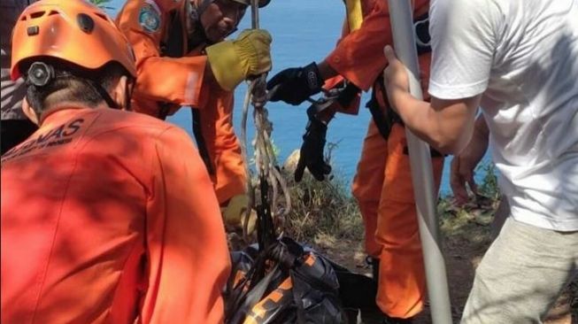 Cerita Regu Basarnas yang Ngebut di Uluwatu Karena Ada Orang Terjun dari Tebing 100 Meter