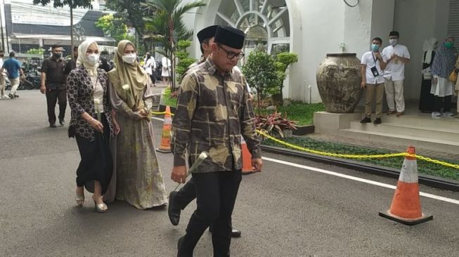 Takziah ke Rumah Dinas Ridwan Kamil, Bima Arya: Pak Gubernur dan Ibu Atalia Luar Biasa Tegar dan Tabah