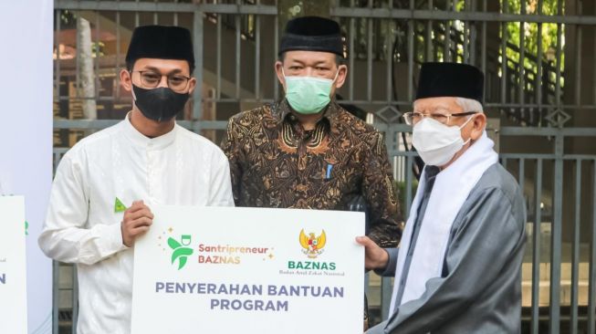 Wapres Serahkan Bantuan Baznas Santripreneur di Jatim