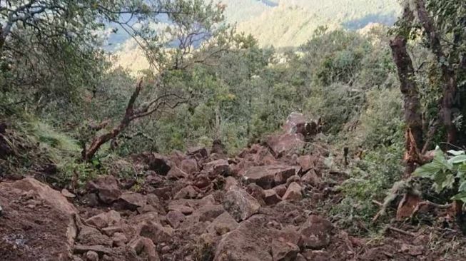 Terkendala Cuaca, Jalur Pendakian Cemoro Sewu Masih Ditutup, Belum Diperbaiki Akibat Longsor