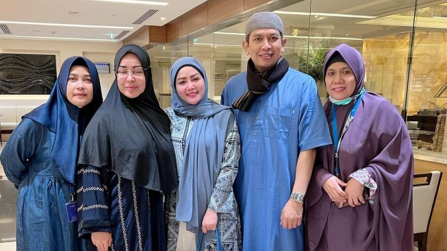 Potret Kristina Jalankan Umrah (Instagram/@kristinadangdut)