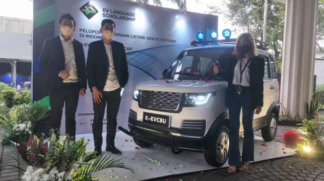 Kendaraan mini SUV bisa didapat dengan ikut serta kelas bahasa asing ini [PT EVCBU].