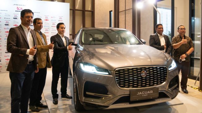 Re:Charge Event di The Brassey Club House, Pantai Indah Kapuk, Jakarta bersama PT JLM Auto Indonesia menghadirkan line-up penuh mobil Jaguar Indonesia, yaitu Jaguar F-TYPE, Jaguar F-PACE, dan Jaguar XF [PT JLM Auto Indonesia].