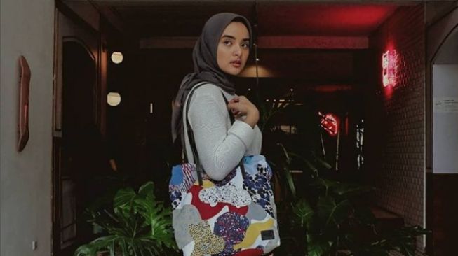 OOTD Nabila Ishma dengan rok (instagram/Nabilaishma)