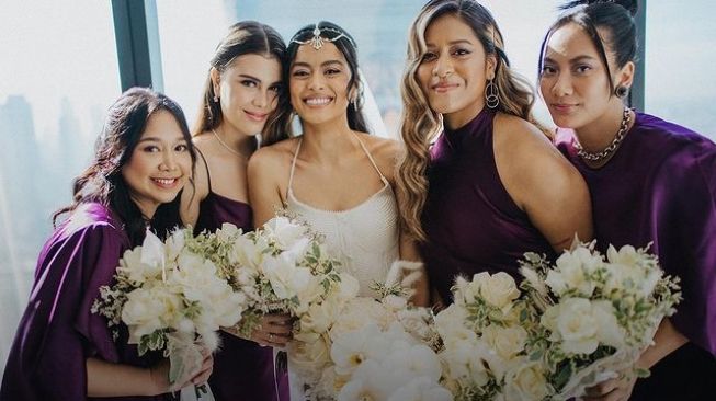 Potret Manuella Aziza Curi Perhatian di Pernikahan Eva Celia(Instagram/@bridestory)