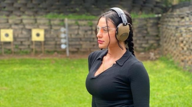 Potret Nora Alexandra Berlatih Menembak(Instagram/@ncdpapl)