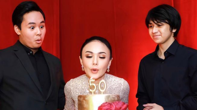 Perayaan ulang tahun ke-50 Yuni Shara [Instagram/@yunishara36]