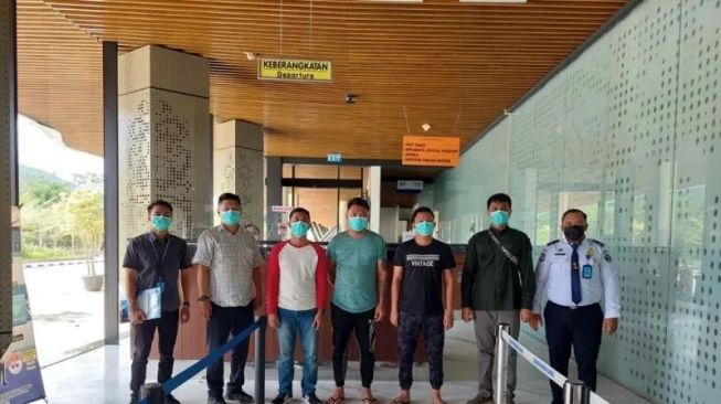 Sempat Ditahan, Tiga WN Malaysia Dideportasi Imigrasi Sambas