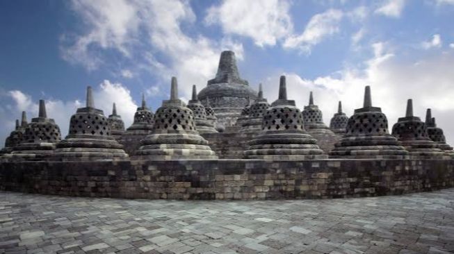 Menko Luhut Kaji Ulang Harga Tiket Masuk Candi Borobudur: Supaya Tarifnya Turun