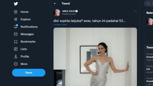 Foto: Kenakan Silver Mermaid Dress, Sophia Latjuba Kelihatan Awet Muda (twitter/areajulid)