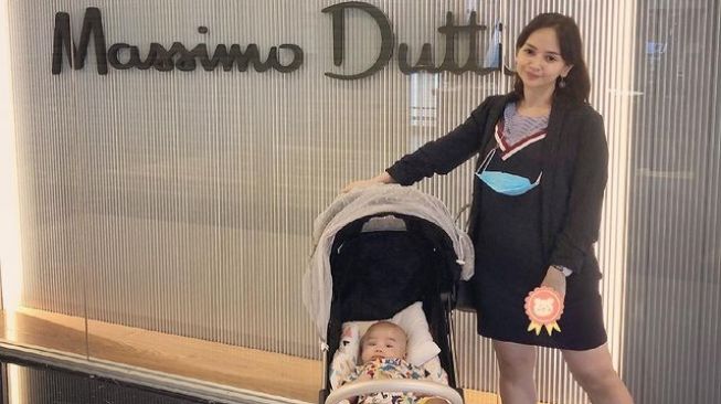 Momen Angelica Simperler Momong Anak (Instagram/angelicasimp.new) 