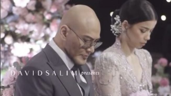 Deddy Corbuzier dan Sabrina Chairunnisa menikah. [Instagram]