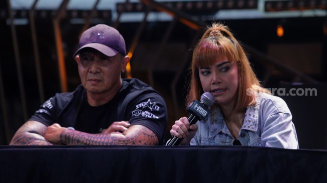 Penyanyi Irma Darmawangsa memberikan keterangan saat konferensi pers jelang Holywings Sport Show di Holywings Gatsu Club V, Jakarta, Senin (6/6/2022). [Suara.com/Angga Budhiyanto]