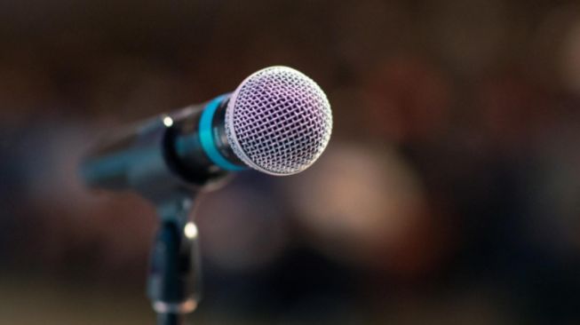 mengatasi rasa takut berbicara di depan kamera untuk konten