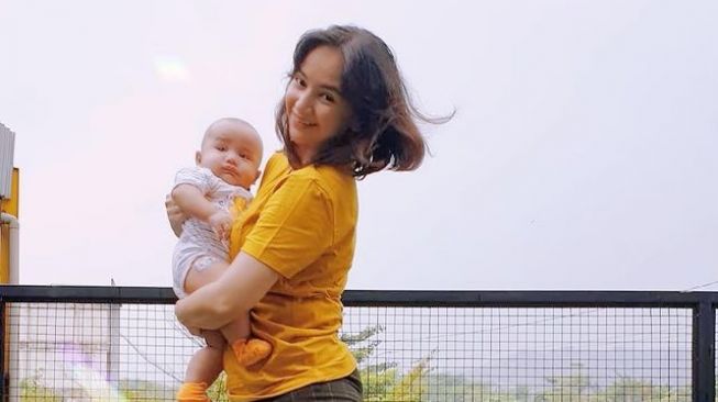 Momen Angelica Simperler Momong Anak (Instagram/angelicasimp.new) 