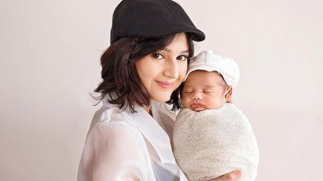 Momen Angelica Simperler Momong Anak (Instagram/angelicasimp.new) 
