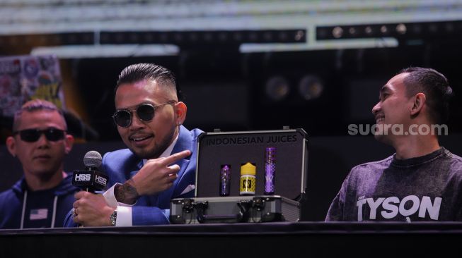 Rapper Roy Ricardo memberikan keterangan saat konferensi pers jelang Holywings Sport Show di Holywings Gatsu Club V, Jakarta, Senin (6/6/2022). [Suara.com/Angga Budhiyanto]