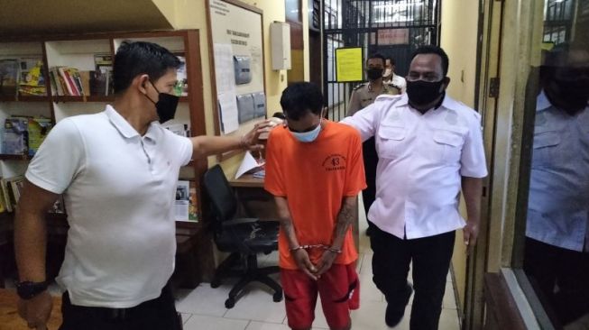 Polisi Bekuk Pria Maling Spion Mobil di Kebon Jeruk