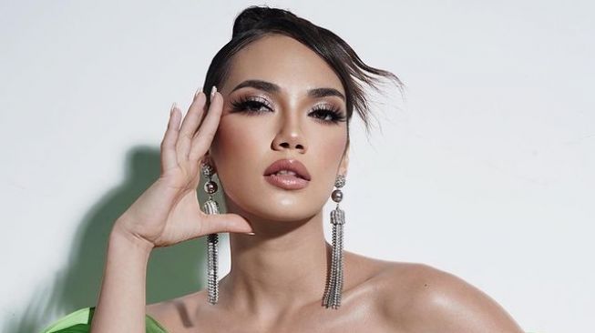 5 Adu Gaya Haico Van Der Veken dan Dua Lipa, Selain Dibilang Mirip Selera Fashionnya Hampir Sama