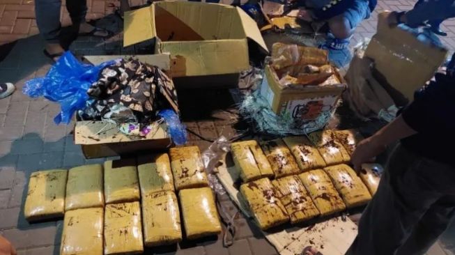 39 Kilo Ganja Siap Edar Diamankan di Rest Area Bekasi, BNNP Jabar Bakal Kasih Tindakan Tegas ke Pengedar