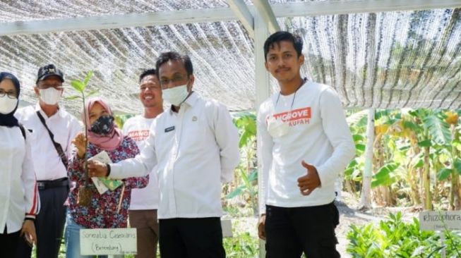 Kisah Rudi Hartono, Pemuda Mangrove Sungai Kupah Gerakkan Warga Cinta Lingkungan Hingga Dirikan Ekowisata Telok Berdiri