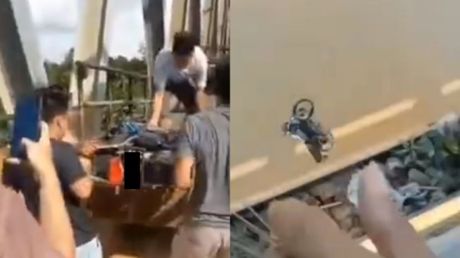 Sekelompok Pria Buang Sepeda Motor RX King ke Sungai, Aksinya Dikecam Warganet