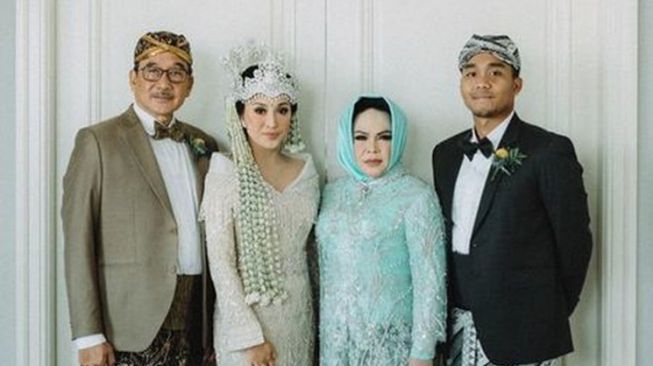 Potret Seleb Dampingi Anak Menikah (instagram/@hke57)