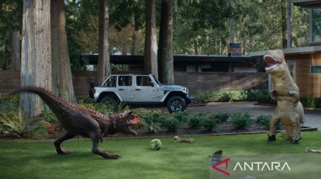 Jeep Wrangler Rubicon di film "Jurassic World Dominion" yang ditumpangi satwa zaman prasejarah  [Jeep USA via ANTARA].