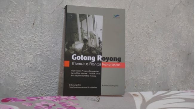 Ulasan Buku Gotong Royong Memutus Rantai Kekerasan: Kumpulan Cerita tentang Parenting