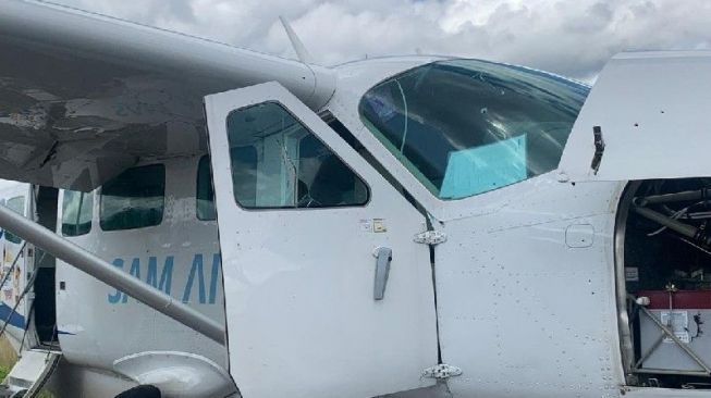 Pesawat Sam Air Ditembaki KKB di Bandara Kenyam, Pelaku Langsung Kabur ke Hutan Setelah Dibalas Tembak TNI - Polri