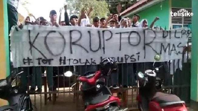 Pelajar SMA 1 Kontunaga Kembali Berunjuk Rasa Tuntut Kepala Sekolah Dicopot